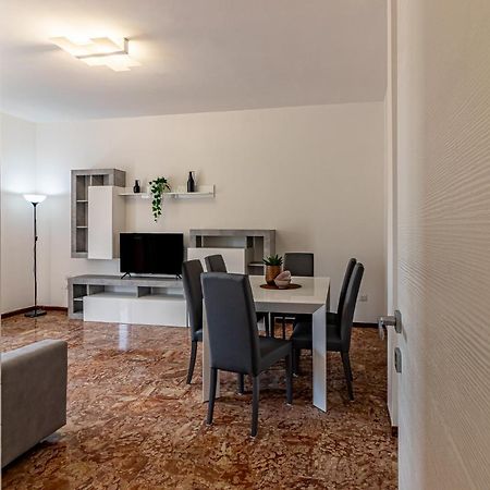 Fiera Di Ferrara Huge Apartment X7! מראה חיצוני תמונה